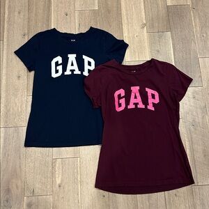 Lot of 2 Women’s Gap Short Sleeve Tee Shirts Size: S